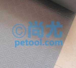 SKU:00245923,国产川字纹PVC卷状防滑地垫的照片